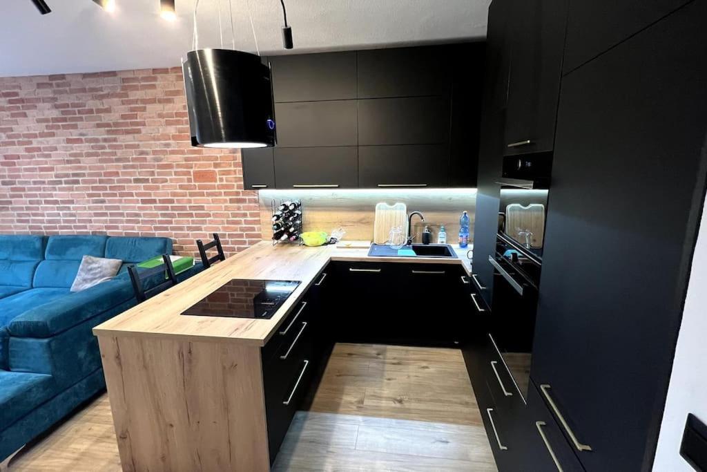 Lake Apartment, 2X Free Garage, 10 Mins To Centre Братислава Екстериор снимка